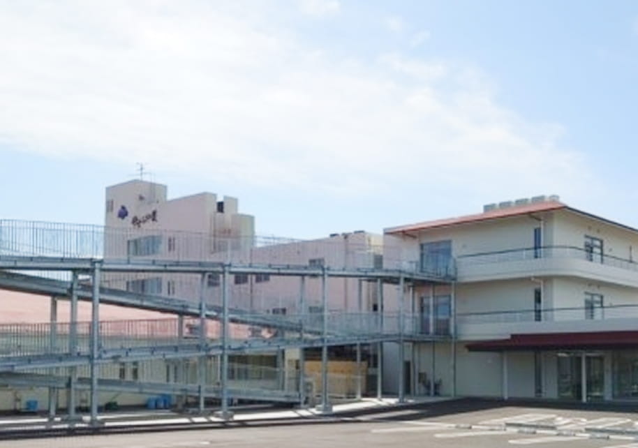 愛知県飛島村の居宅介護支援事業所やすらぎの里の外観。居宅サービス計画を作成する支援施設の建物